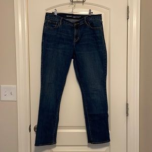 Mid Rise Curvy profile jeans
